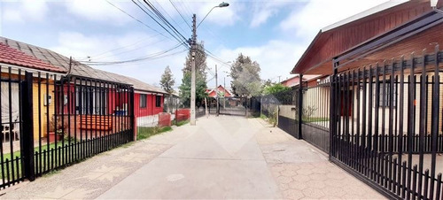 Casa En Venta De 5 Dorm. En La Florida
