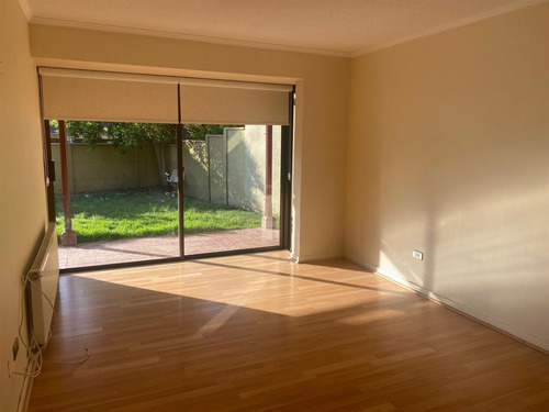 Casa En Venta De 4 Dorm./3 Baños/pieza Y Baño De Servicio