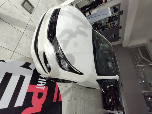 Imagen 7 de 23 de Fiat Cronos Precision 1.8 16v Hgt (dr)