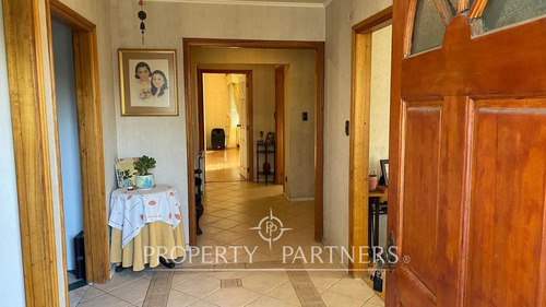Hermosa Casa De Dos Pisos 270/5600 Con Excelente C...
