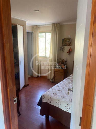 Casa En Venta De 5 Dorm. En La Florida