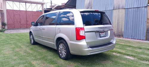 Imagen 5 de 15 de Chrysler Town & Country 2011 3.6 Touring Mt