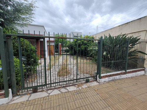 Imagen 2 de 30 de Casa Lote Propio Doble Frente Coch. Jdín Parrilla + Atelier De Trabajo De 143m²