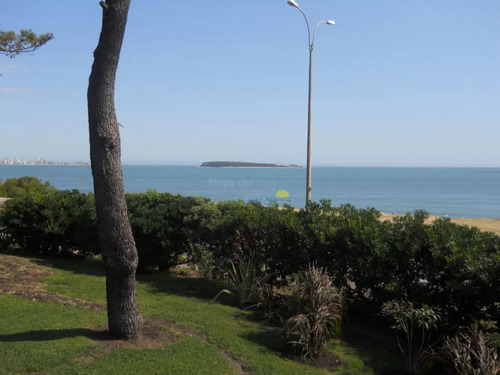 Excelente Chalet Sobre Primera Línea Con Vista Directa Al Mar