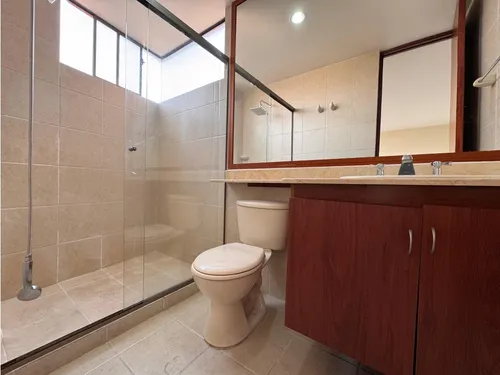 Apartamento En Venta Con Espacios Amplios Poblado (loma De Los Parras)