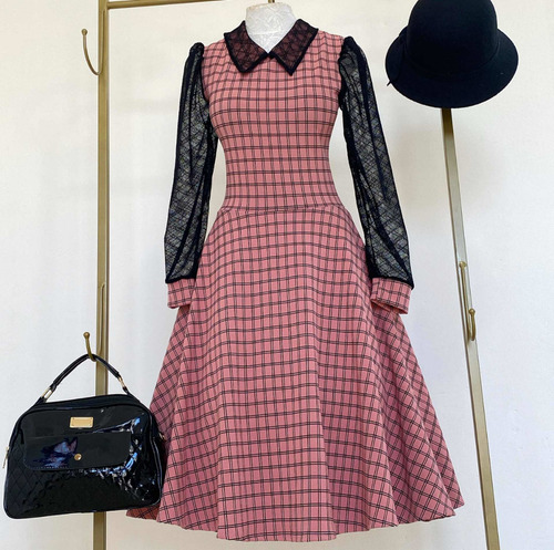 Imagem 2 de 8 de Vestido Midi Rodado Godê Manga Longa Rosa Xadrez
