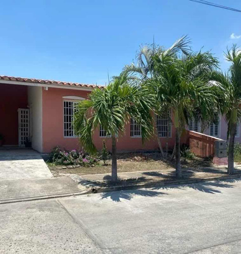 Casa Con Bomba De Agua En Cuidad Alianza