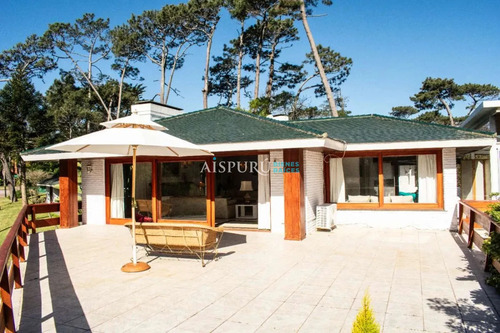 Venta De Lujosa Casa En Playa Mansa, Punta Del Este