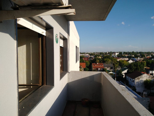 Departamento 5 Ambientes | Balcón Y Cochera | Bajas Expensas