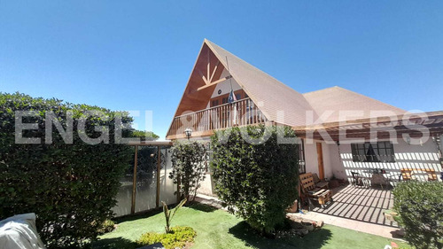 Venta De Hostal Funcionando Con Casa Amoblada En Parcela.