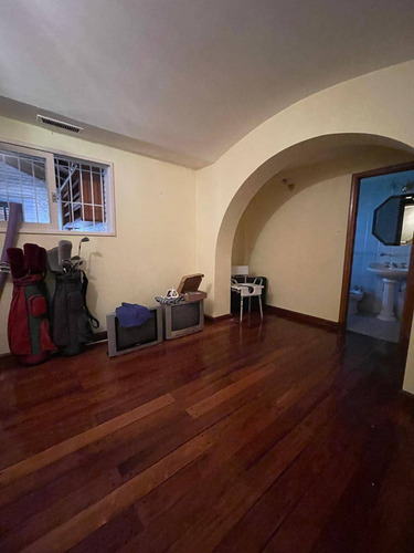 Venta Chalet 4 Dormitorios Castelar Con Cochera