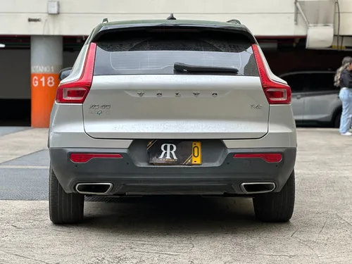 Volvo XC40 R-DESIGN FWD