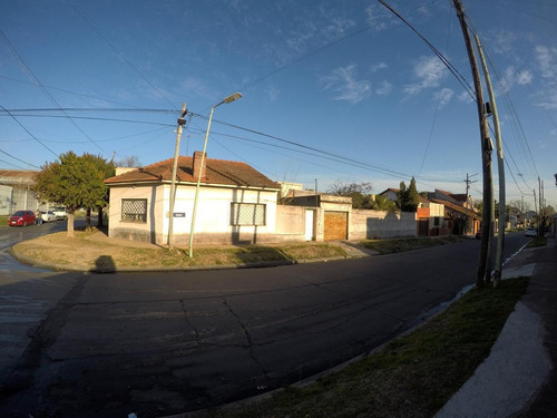 Imagen 7 de 30 de Venta Casa En Esquina Const. Sobre 2 Lotes Amplio Fondo Libre - Llavallol