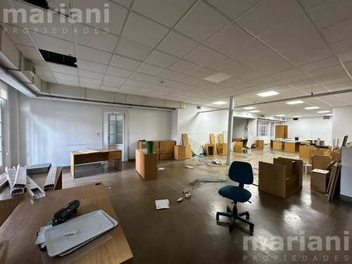 Alq - Local De 2.500m2 En 3 Plantas - Av. Belgrano 900