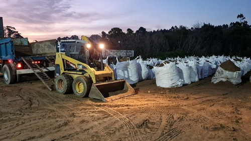 Imagen 5 de 10 de Alquiler. Trabajos Minicargador Bobcat. Retroexcavadora