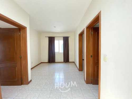 Casa En Jardín Real, Zapopan Con 4 Recámaras, 220 M², Id: 153696