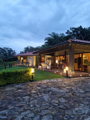 Casa Campestre En Venta En Rionegro - Vereda Ojo De Agua 