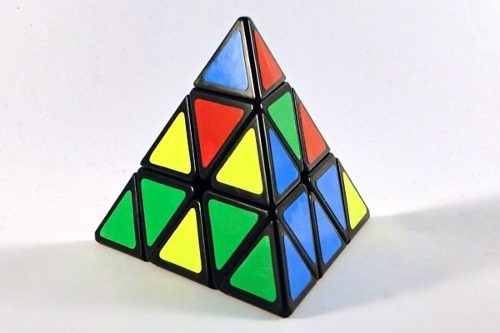 Cubo 4 Caras Pyraminx Pirámide Yj8230 Rubik Juegos Moyu