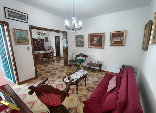 Se Vende Casa En El Rosal, De Estratégica Ubicación Habitable 5/5/5 Interesante Potencial Comercial Y Residencial Con Posibilidades De Ampliar