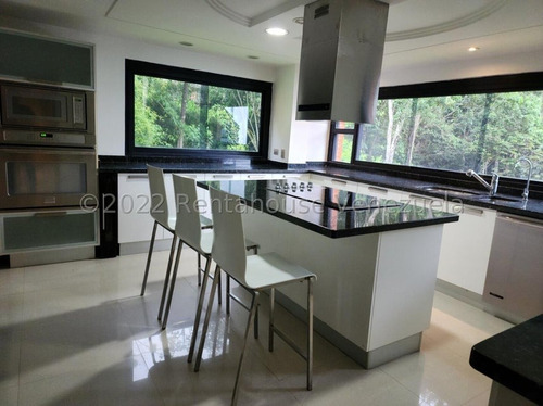 Cómoda Y Esplendida Casa En Venta Ubicada En Oripoto 23-15865