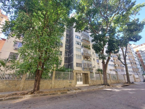 Jv Vende Espacioso Apartamento Para Remodelar En Prebo I Valencia, Ubicada Cerca De La Plaza Braulio Salazar