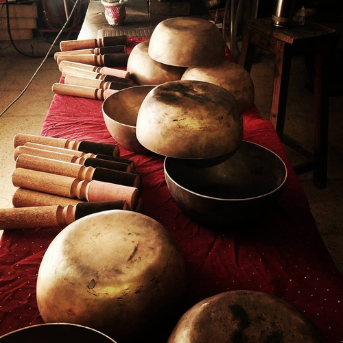 Imagen 3 de 7 de Set De Cuencos Tibetanos De 18+22+26 Cm - Buda Orfebre