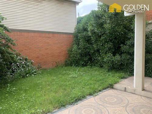 Casa En Venta De 7 Dorm. En Concón