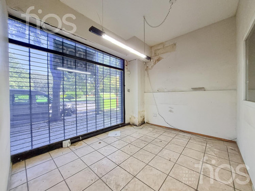 Venta Inmueble Comercial Con Galpón, Entrepiso Y Oficinas En Barrio Luis Agote