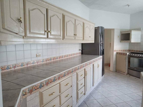 Imagen 3 de 15 de Casa En Venta De Un Piso Con Amplios Espacios