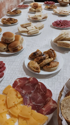 Alquiler De Manteleria Y Vajilla .servicio De Mozos, Caterin