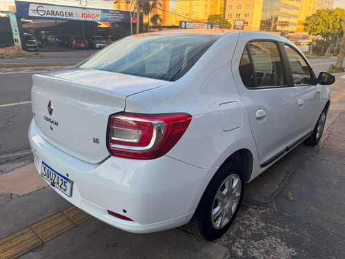 Renault Logan 1.6 Expression Hi-power 4p