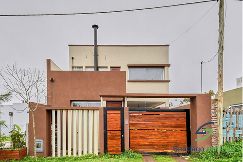 Casa 3 Dormitorios - 653 E/ 14 Bis Y 15 - Parque Sicardi