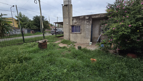 Casa 3 Ambientes Con Patio Y Cochera Cubierta Sobre Carmen Puch Esquina Adolfo Alsina