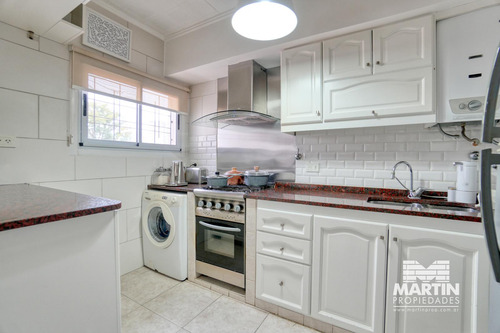 Casa En Venta En Olivos 4 Ambientes, 2 Dormitorios Con Vestidor, Patio Propio. A 2 Cuadras De Av.