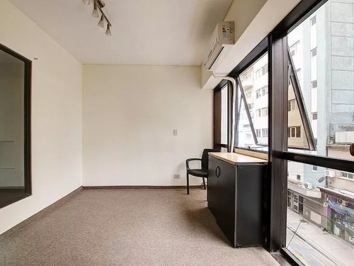 Av. Corrientes Y Montevideo. Dueño Vende Oficina 70 M2 En Excelente Ubicación E Impecable Estado. En Un Edificio Moderno Para Uso Profesional Y Comercial.