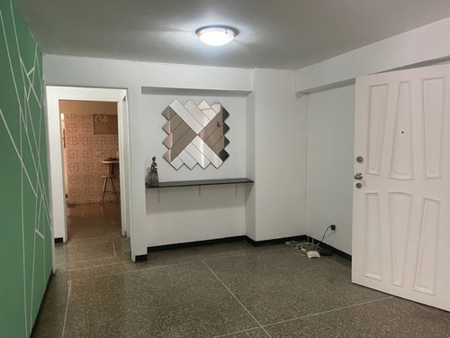 Apartamento En Chacao Con Puesto De Estacionamiento Y Maletero. ¡precio De Oportunidad! Mac