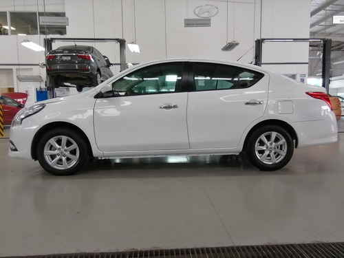 Imagen 3 de 15 de Nissan Versa Sense