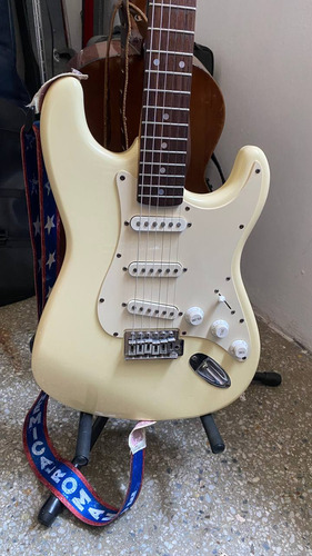 Guitarra Eléctrica Fender Squire Stratocaster