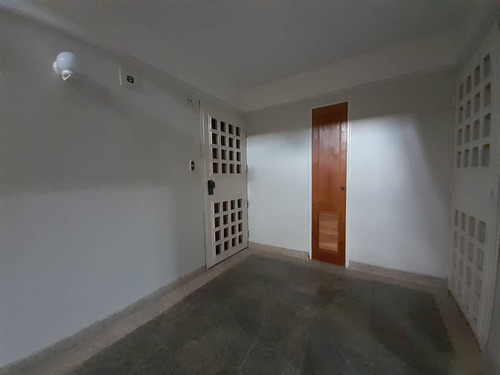 Angelica Rivas Alquila Apto, Res Avignon, Urb Los Mangos