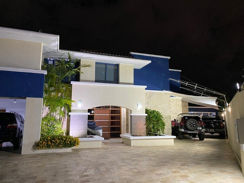 Imagen 1 de 14 de Casa En Alquiler, Urbanizacion Las Villas, Lecheria