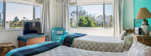 Imagen 18 de 25 de Venta De Casa De 4 Dormitorios Frente Al Mar En Mansa Punta Del Este