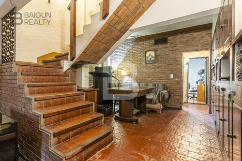 Casa De 6 Ambientes Con Cochera, Patio Y Terraza En Venta En Colegiales