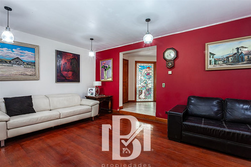 Casa En Venta De 6 Dorm. En Las Condes