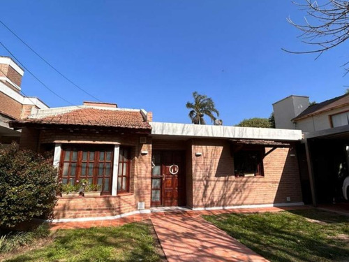 Prados De La Villa - Casa En Venta De Cuatro Dormitorios Con Pileta - Villa Allende