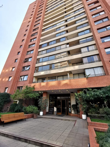 Departamento Con Excelente Ubicación En Las Condes, Cercano 