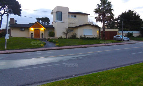 Alquiler Anual Casa Chalet 3 Dormitorios 4 Dormitorios Piscina Playa Mansa Punta Del Este Maldonado