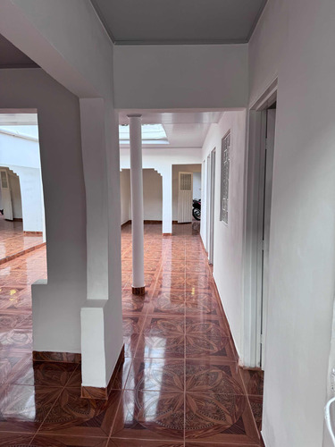 Casa En Popayan Barrio Cadillal , Como Nueva  4 Habitaciones, Dos Baños , Sala , Comedor ,patio , Lugar De Ropas En Segundo Piso.