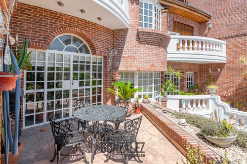 Casa De 5 Ambientes Con Cochera Y Jardin En Lugano