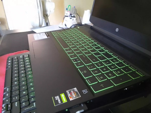 Hp 15ec1025la Ryzen 5 Ram24 Gb Ssd256+480 Gtx1050(3gb) Gamer Negro/verde (Usado)