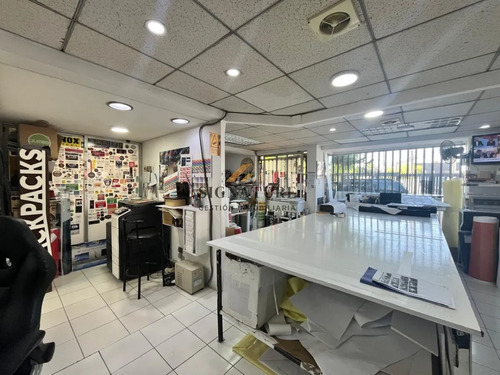 Casa Comercial Con Bodega, Negociable.